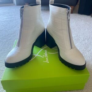BP Marley White Croc Lug Ankle Boot, like NEW, Size 8.5 runs like 8M